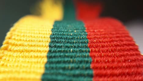 Gelbes,-Grünes-Und-Rotes-Litauisches-Flaggenband.-Makro-Nahaufnahme-9