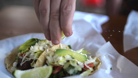 Slow-Motion-Closeup-of-squeezing-lime-on-traditional-tacos