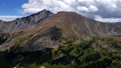 Pan-across-mountain-range-in-Colorado
