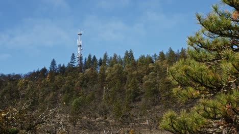 Der-Senderturm-Auf-Dem-Gipfel-Von-Roxy-Ann,-Rogue-Valley,-Süd-Oregon