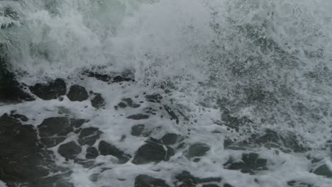 Epic-wave-burst-of-drops-on-foamy-water