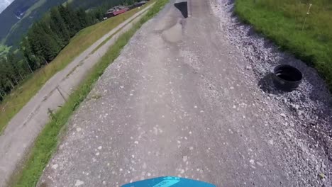 En-Vivo-En-Una-Bicicleta-De-Descenso-En-Austria,-Filmado-Con-Una-Gopro-6