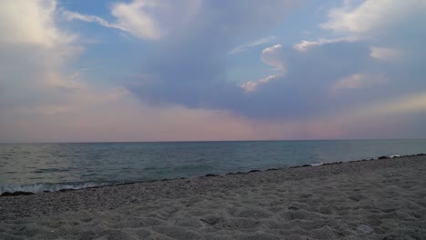 View-of-the-pink-clouds-at-the-beach