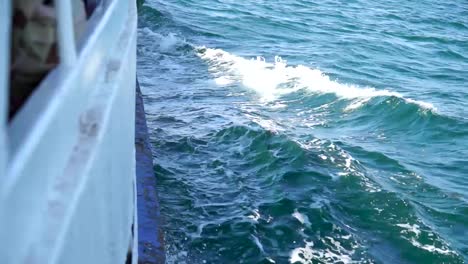 Waves-from-moving-boat