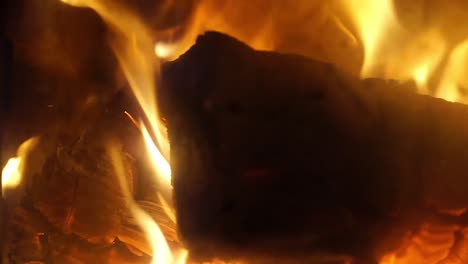 Close-up-burning-wood-in-the-fireplace