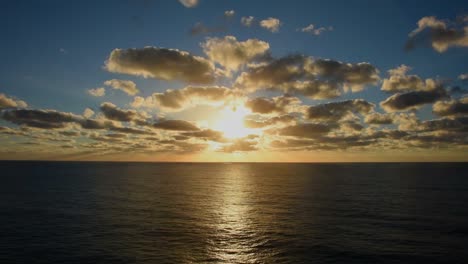 Sonnenuntergang-über-Dem-Meer-Von-Einem-Kreuzfahrtschiff-Aus