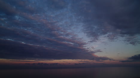 Time-lapse-Light-stretched-clouds-over-evening-sky-1