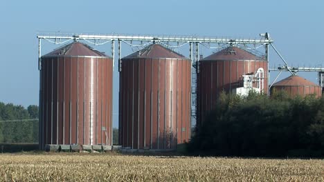 Silos-Eines-Modernen-Bauernhofs-Im-Norden-Deutschlands-In-Der-Nähe-Von-Vechta
