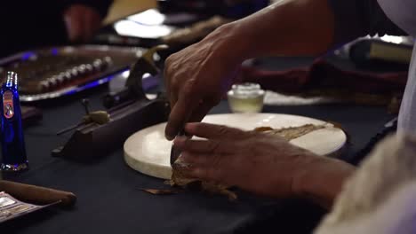 Hand-Rolling-a-Cigar-at-event