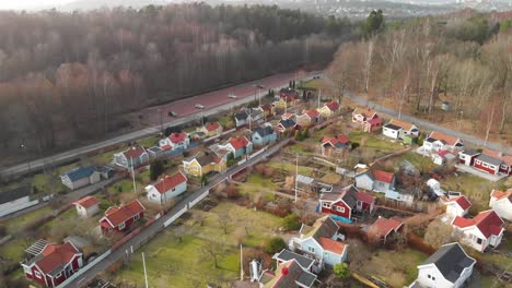 Aerial-footage-of-some-beautiful-picturesque-cottages-in-Delsjon,-Gothenburg,-Sweden