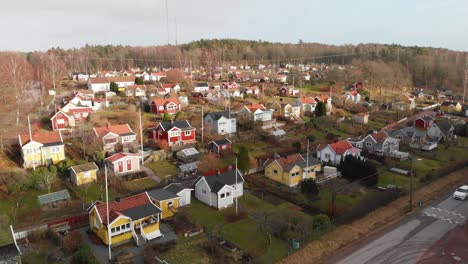 Aerial-footage-of-some-beautiful-picturesque-cottages-in-Delsjon,-Gothenburg,-Sweden-3