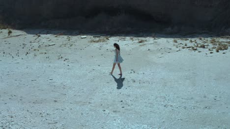 Pretty-girl-in-white-dress-walk-on-the-beach-7