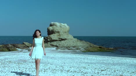 Pretty-girl-in-white-dress-walk-on-the-beach-3