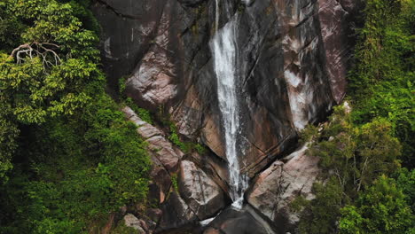 Erstaunliche-Landschaft-Des-Sieben-brunnen-wasserfalls-In-Langkawi,-Malaysia