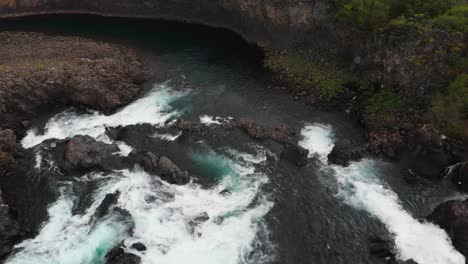 Luftaufnahmen-über-Dem-Wasserfall-Glanni-In-Island