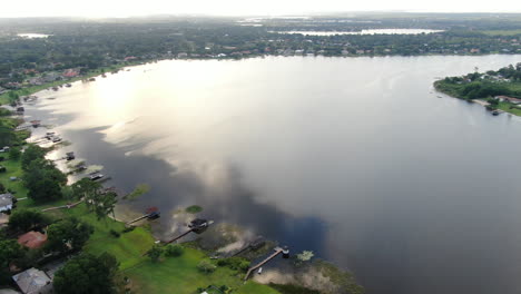 Flying-Over-Florida-Lake-Side-Homes-Near-Dusk