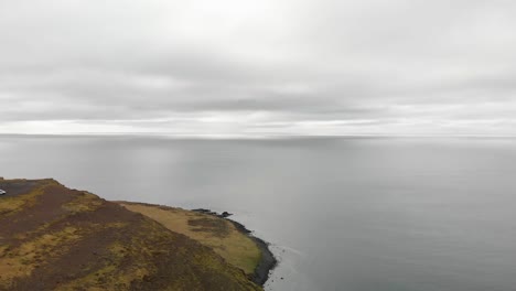 Luftaufnahmen,-Aufgenommen-In-Der-Nähe-Des-Berges-Kirkjufell,-Island-2