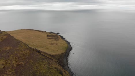 Luftaufnahmen,-Aufgenommen-In-Der-Nähe-Des-Berges-Kirkjufell,-Island-1