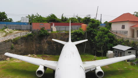 Verlassene-Boeing-737-200-Pk-Rii-In-Kutuh,-Badung,-Bali
