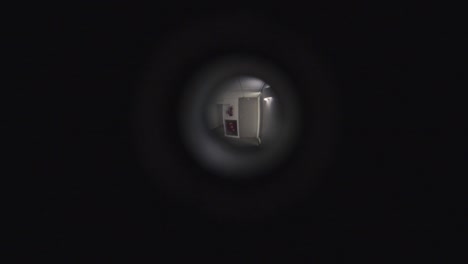 Spy-hole-in-hotel-room-door-2