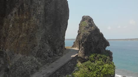 En-El-Arco-De-Nakanmuan-En-Batanes
