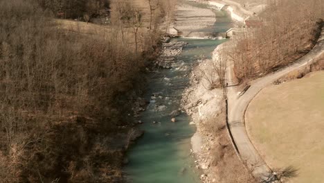 Luftaufnahmen-Eines-Flusses-Im-Italienischen-Apennin-3