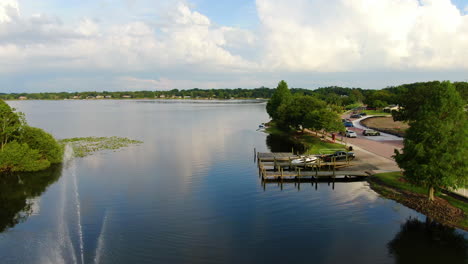 Pan-over-a-beautiful-Central-Florida-Lake-with-docks-and-a-fountain-on-a-Spring-Evening