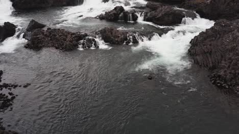 Kippaufnahmen-Des-Glanni-Wasserfalls-In-Island,-Europa