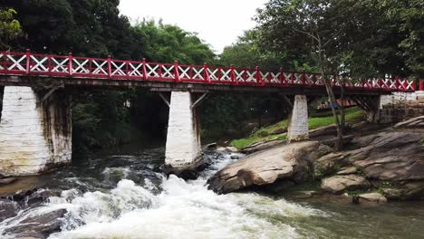 Left-to-right-panning-shot-of-a-bridge-in-Pirenopolis,-Brazil