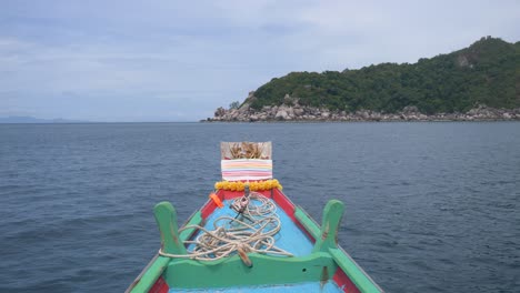 On-board-view-of-Thai-long-tail-boat-moving,-Koh-Tao-island,Thailand