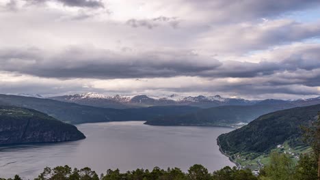 Timelapse-of-clouds-passing-over-the-Innvikfjord