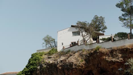 Filmische-Kardanische-Aufnahme-Eines-Typischen-Mediterranen-Hauses