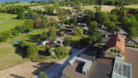 Schöne-Luftaufnahmen-über-Dem-Malerischen-Dorf-Sturko-In-Karlskrona-Schweden-10