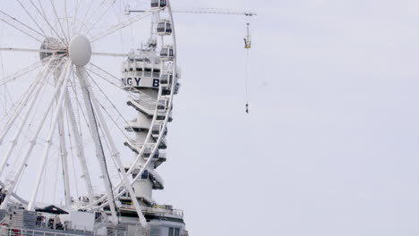 Man-Bungee-Jumping-from-The-Top-of-Ferris-Wheel