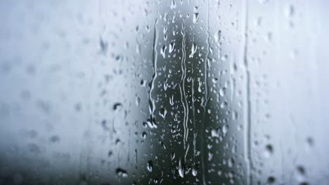 Regen-Am-Fenster-01