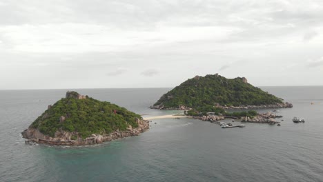 Aerial-view-of-Koh-Nang-Yuan-island,-Koh-Tao,-Thailand