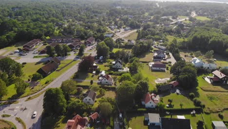 Schöne-Luftaufnahmen-über-Dem-Malerischen-Dorf-Sturko-In-Karlskrona-Schweden-13