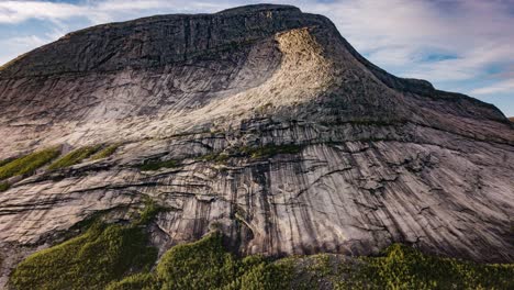 Vista-Impresionante-De-La-Montaña-Blafjellet,-Norte-De-Noruega