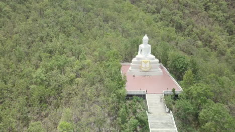 Rural-town-of-Pai-in-northern-Thailand-with-the-mountainside-white-buddha