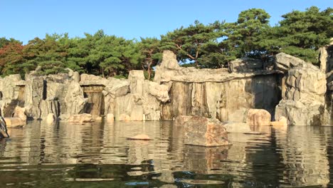 Water-falls-at-Hosu-park-at-Janghang-dong,-Ilsan-gu,-Goyang-si,-Gyeonggi-do,-South-Korea