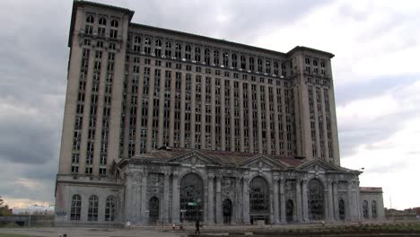 Michigan-Central-Station-in-2009,-Detroit
