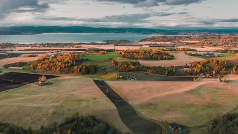Vista-Aérea-Del-Paisaje-Rural-En-El-Norte-De-Noruega-Cerca-De-Trondheim