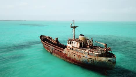 La-Famille-Express-Shipwreck-in-the-middle-of-the-ocean-off-the-coast-of-Providenciales-in-the-Turks-and-Caicos-archipelago