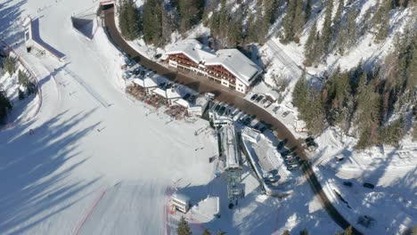 The-skiing-season-in-Kronplatz-Ski-Resort,-South-Tirol,-Italy-1