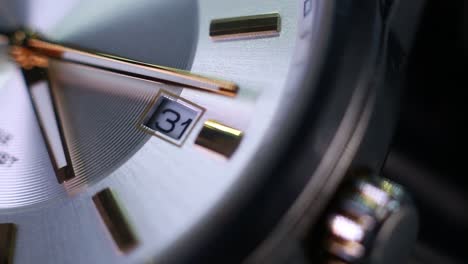 Extreme-Close-Up-Of-Men‘s-Wristwatch.-Day