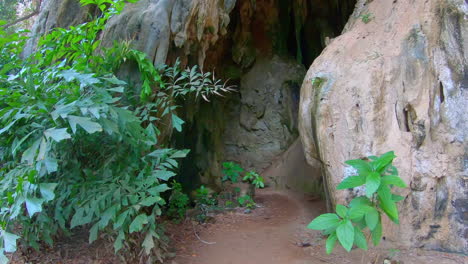 Zeitlupe-|-Höhleneingang-In-Thailand