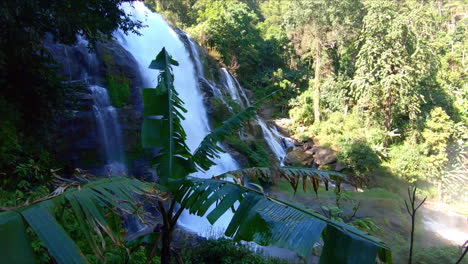 Zeitlupe-|-Wasserfallpfanne---Thailand-Dschungel
