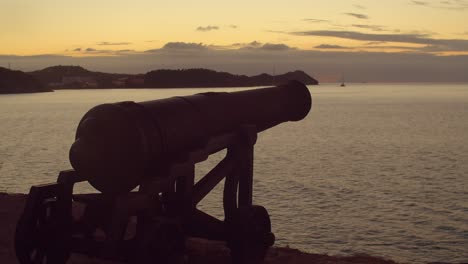 Sunset-Time-lapse-of-19th-century-canon-overlooking-the-entrance-to-St