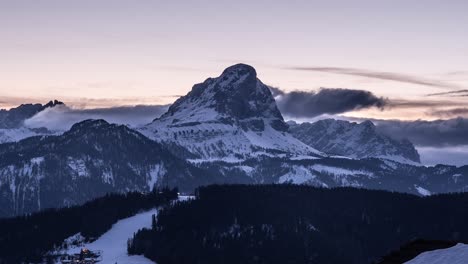 Majestic-sunset-over-the-Peitlerkofel-mountain