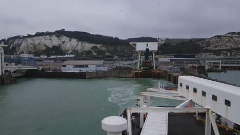 Timelapse-Footage-Of-Ferry-Leaving-Port-Of-Dover